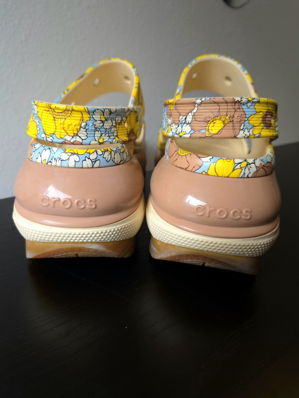 CROCS Classic Floral Mega Crush Retro Platform Chunky Sandals Vanilla Cork 7 - Picture 4 of 7